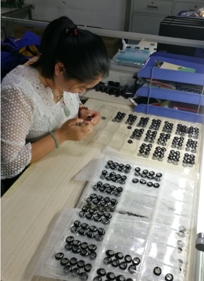 博騰納&mdash;10年注塑模具加工經(jīng)驗，專業(yè)定制耳機外殼