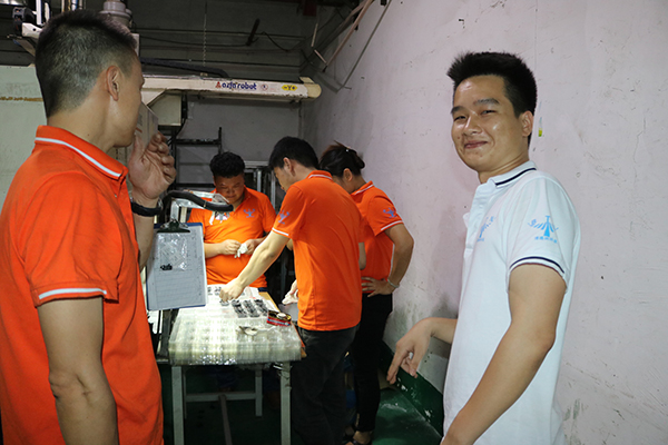 塑膠模具廠博騰納祝各位中秋快樂(lè)！