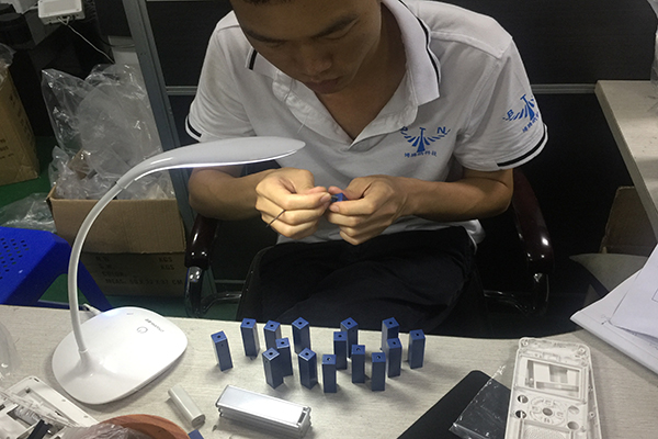 藍(lán)牙耳機(jī)模具廠&mdash;&mdash;博騰納更愿傾心為您服務(wù)