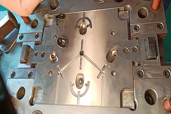 塑膠模具制造廠&mdash;&mdash;博騰納給您高品質(zhì)模具