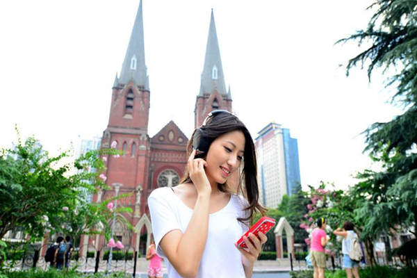 塑膠模具廠博騰納&mdash;&mdash;13年專業(yè)的藍(lán)牙耳機(jī)開模廠商