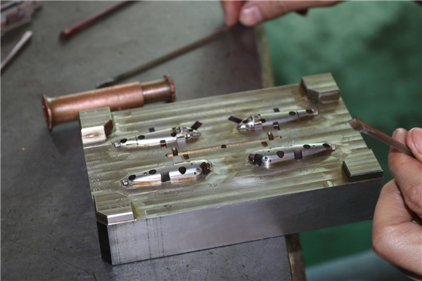 塑膠模具廠&mdash;&mdash;博騰納精工細(xì)作只為客戶滿意